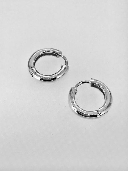 Silver snapfast huggie earrings - round