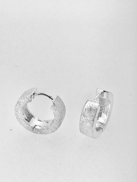 Silver snapfast huggie earrings - round