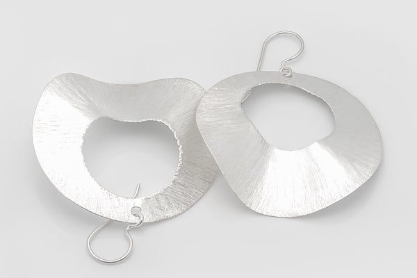 Curved matt disc earrings