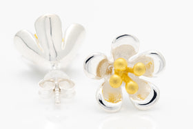 Flower studs(6mm) with golden pollen