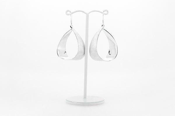 Hanging curve sterling silver drop earrings