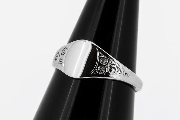 Continuous style signet in 925 sterling and 9carat yellow gold.