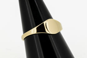 Continuous style signet in 925 sterling and 9carat yellow gold.